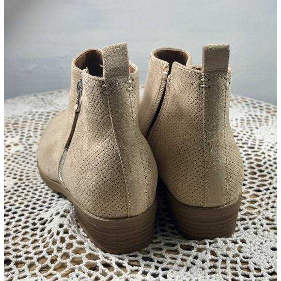 Ladies Ankle Booties Size 8.5 M Beige by Universal Threads Zip-up sku 3336 - Picture 5 of 8